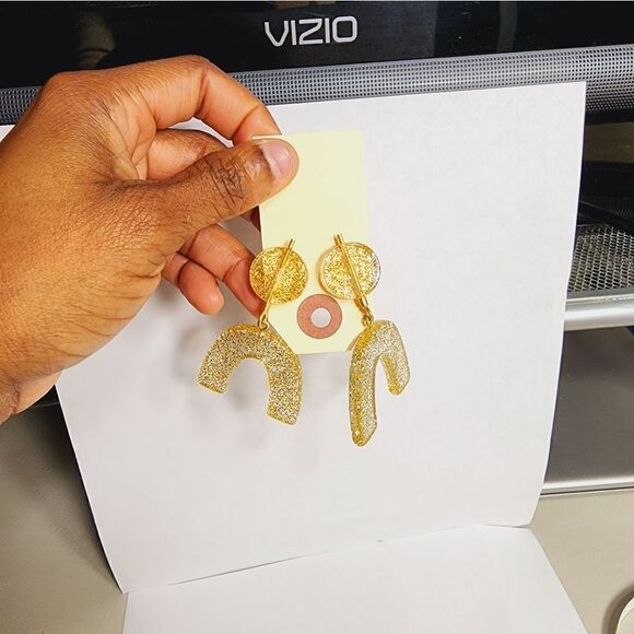 Statement Earring  - Picture 3 of 6